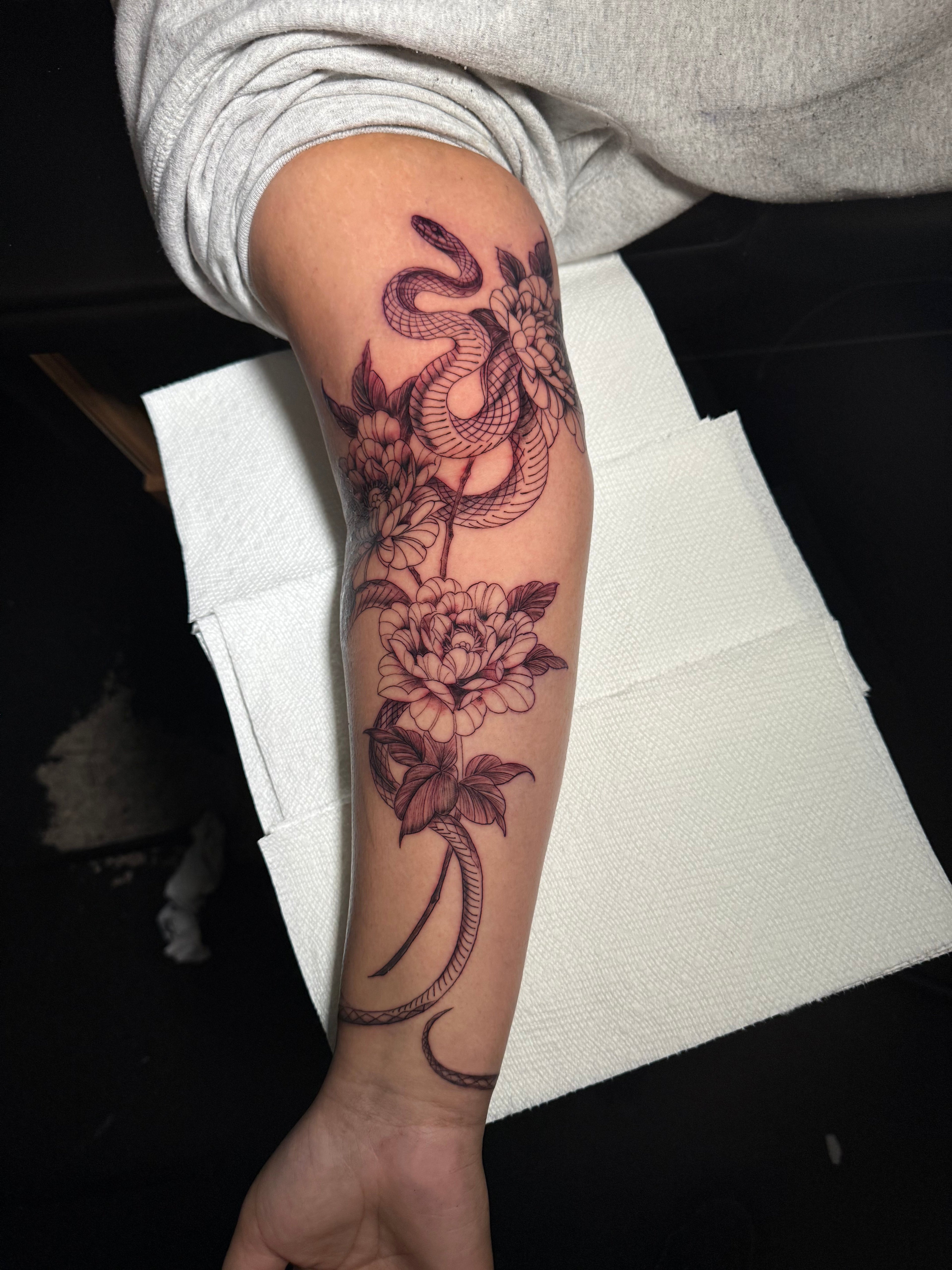 Anatomy in Motion: Large-Scale Fine Line Snake and Peonies